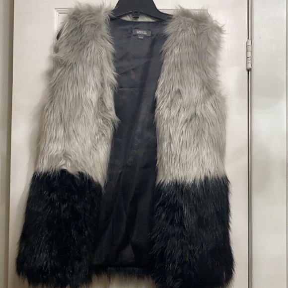 Faux fur vest - Picture 2 of 3